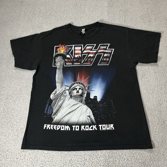 Kiss T Shirt Mens L Freedom To Rock Tour Concert Band Short Sleeve Music 2016 - Picture 1 of 13